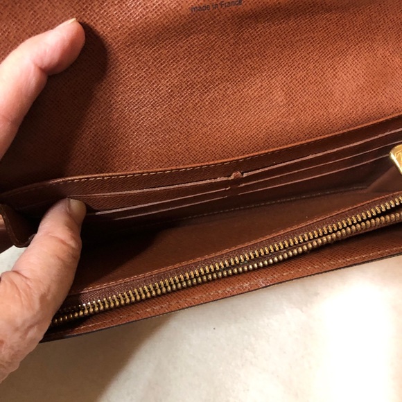 Louis Vuitton Sarah Brown and Gold Monogram Wallet. GUC - Picture 9 of 13